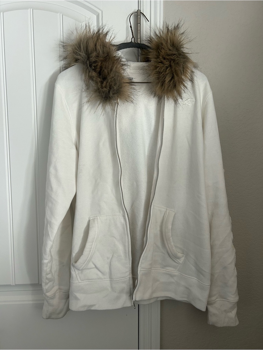 Hollister White Hoodie Jacket with Faux Fur Trim Size XL